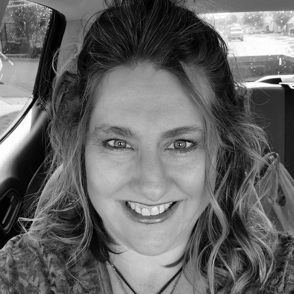 Meet your Posher, Michelle - Picture 3 of 3